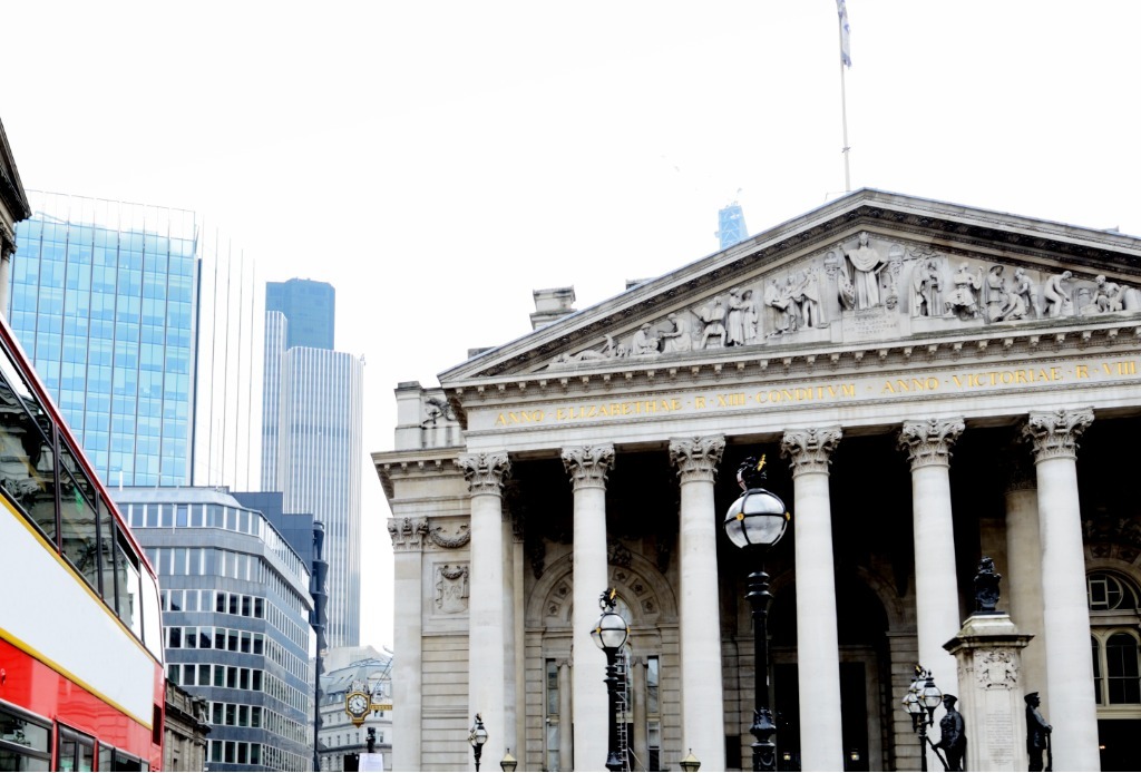 london-royal-exchange-building-financial-district-picture-id1262990907